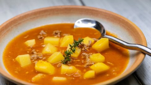 GURMANSKA HAMBURGER SUPA: Supa sa mlevenom govedinom i povrćem