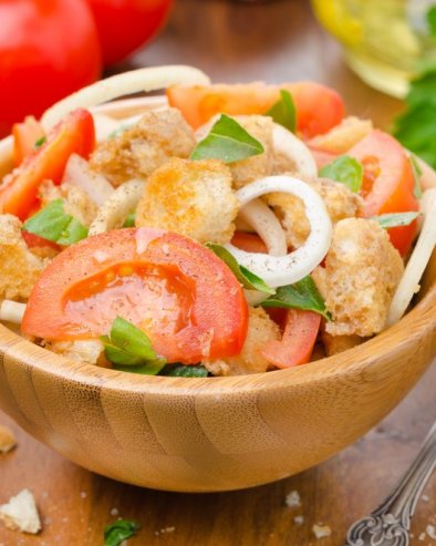 PANCANELA SALATA: Italijanska salata koja je svetski hit, a možete lako sami da je napravite