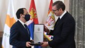 PREDSEDNIK SE SASTAO SA HRISTODULIDISOM: Vučić uručio orden ministru spoljnih poslova Kipra (FOTO)