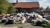 GUŠI IH SMRAD, PLAŠE SE ZARAZE: Građani u Krnjači očajni, komšinica napravila deponiju smeća, a nadležni ne reaguju!