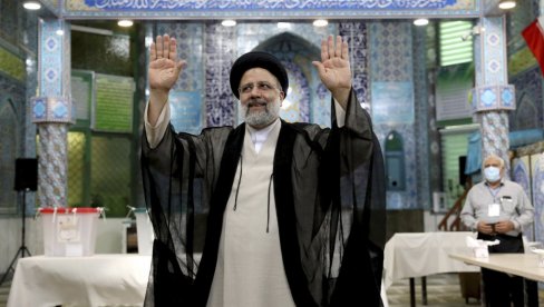 JAKA KIŠA I VETAR KRIVCI TEŠKOG SLETANJA HELIKOPTERA: Pojavile se nove informacije u vezi sa iranskim predsednikom