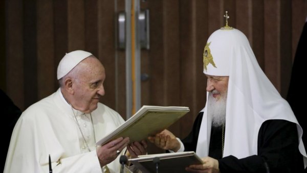 ТРЕБА ТРАЖИТИ ПУТЕВЕ КА МИРУ Кардинал предлаже: Руски патријарх и папа Фрања треба да се састану у Мароку