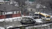 POGLEDAJTE - DEJSTVO RUSKIH TENKOVA I BVP: Udari po vatrenim tačkama puka Azov u Mariupolju (VIDEO)
