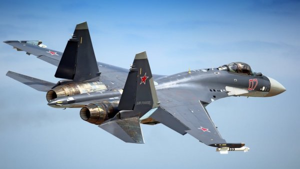 САД И РУСИЈА НА ИВИЦИ ОРУЖАНОГ СУКОБА: Шест Ф-35 и осам Ф-16 у лову на руске Су-35 у близини Ал-Танфа (ВИДЕО)