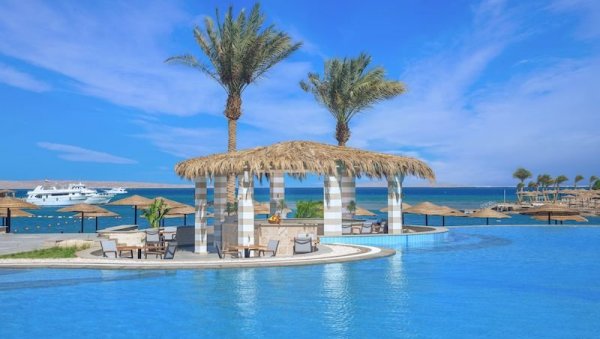 НАЈСТРОЖИЈИ ЦЕНТАР ХУРГАДЕ: Прекрасна плажа, потпуно реновиран хотел и садржаји за препоруку