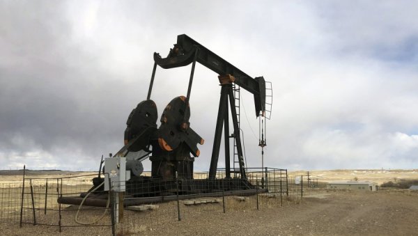 ЗБОГ СУКОБА У ИЗРАЕЛУ: Светске цене нафте напрасно скочиле