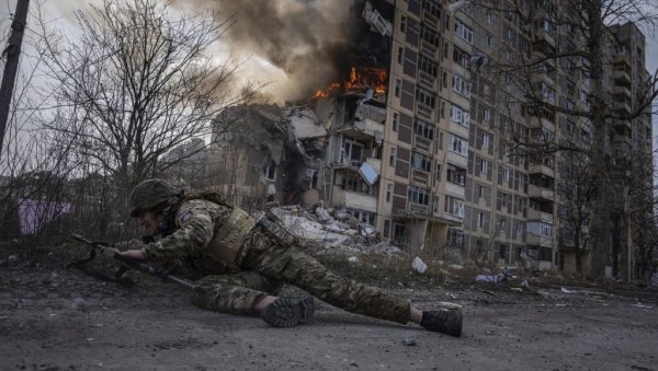 РАТ У УКРАЈИНИ: ВСУ напредује на боковима Бахмута; Украјински аналитичар - Једрећим бомбама нападају штабове и бункере (ФОТО/ВИДЕО)