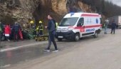 SUDARILA SE DVA PUTNIČKA VOZILA I KAMION: Detalji saobraćajne nesreće na zlatiborskoj magistrali, teško povređen stariji muškarac (FOTO)