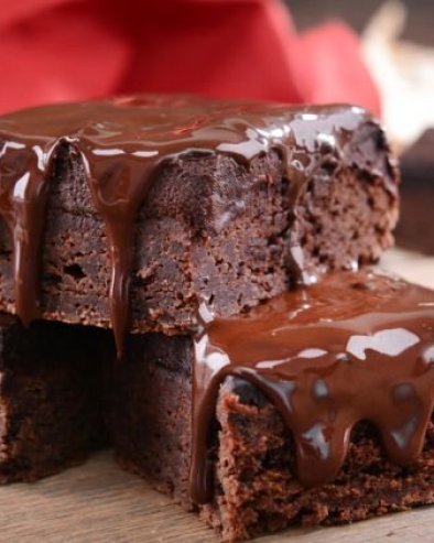 MOŽETE DA GA NAPRAVITE I U POSNOJ VERZIJI: Najjednostavniji recept za čokoladni kolač, sigurni smo da će vam se dopasti