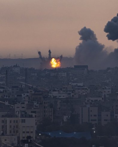 IZRAELSKE BOMBE UBILE 6 DECE: U izraelskom vazdušnom napadu na Rafu