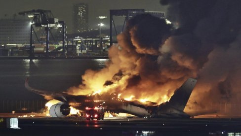USPELI DA PREVARE SMRT: Kako je za 90 sekundi evakuisano gotovo 400 putnika iz japanskog aviona u plamenu (FOTO)
