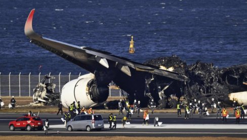 PET OSOBA TRAGIČNO STRADALO: Pojavile se nove informacije o potencijalnom uzroku sudara dva aviona na pisti u Japanu (FOTO)