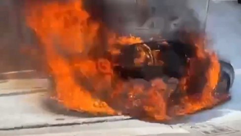 VATRENA BUKTINJA NA ZVEZDARI: Zapalio se automobil, gust dim kulja u nebo (VIDEO)