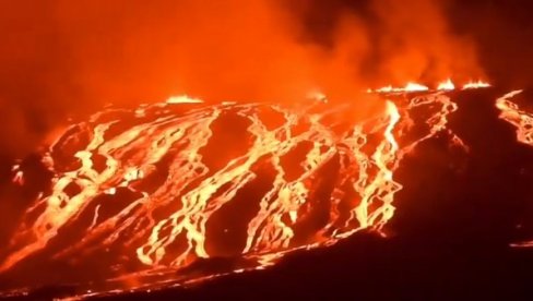 PRIZOR KOJI OSTAVLJA BEZ DAHA: Polarna svetlost nad grotlom vulkana (VIDEO)