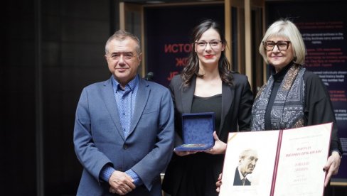 Autorki Jovani Dišić svečano uručena Nagrada „Miloša Crnjanskog”