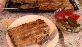 ШАРЕНИ БУРЕК СА МЕСОМ И КРОМПИРОМ: Сарајевски рецепт за најтање коре и укусан фил (ВИДЕО)