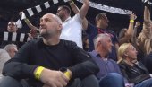 ГРМЕЛА ЈЕ АРЕНА: Овако су гробари реаговали када су видели да су Тони Кукоч и Дино Рађа дошли на меч Партизан - Олимпијакос (ВИДЕО)