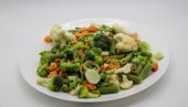 SAVRŠENA ZA PRVE PROLEĆNE DANE: Salata od karfiola, zelene boranije i tikvice