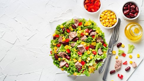 MEKSIČKA SALATA: Pikantna salata osvojiće sva vaša čula, kako ukusom, tako i izgledom