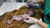 SAHRANJENA PORED MAJKE: Tuga u Gazi - Umrla beba, spasena iz stomaka porodilje na samrti