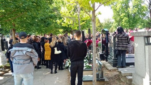 ISPUNJENA POSLEDNJA ŽELJA: Bojana Janković sahranjena uz pesmu Viva la vida (VIDEO)