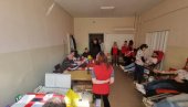VIŠE OD 60 DAVALACA KRVI DANAS: Rekordan broj donora na akciji u Paraćinu (FOTO)