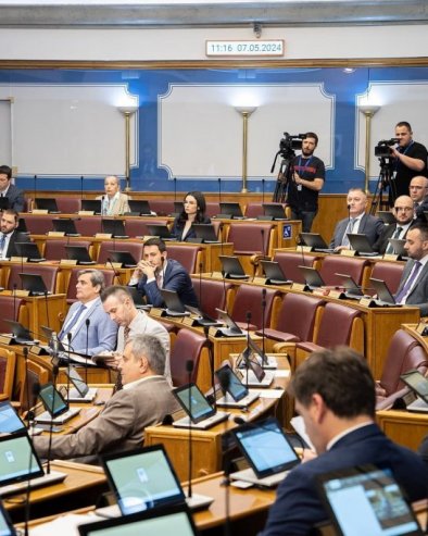 VIŠE BRINE PRAZNA KASA NEGO BELA KUGA: Neizvesno da li će poslanici crnogorskog parlamenta podržati povećanje naknada za novorođenčad