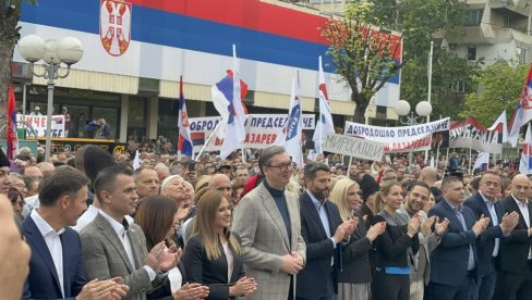 VUČIĆ STIGAO NA SKUP: Veliki aplauz u Lazarevcu predsedniku Srbije (VIDEO)