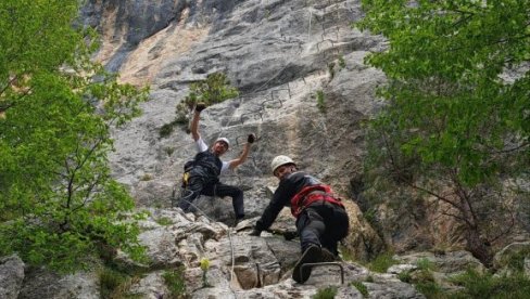 SAVLADALI I SOKOLOV PUT: Za dva i po sata planinari iz Krupnja i Sokoca prošli  feratu na Crvenim stenama