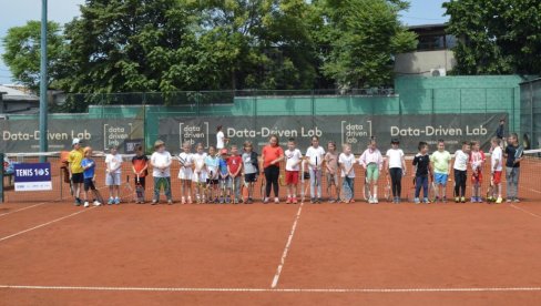 MALIŠANI KRENULI STOPAMA NOVAKA ĐOKOVIĆ: Festival dečijeg tenisa održan na terenima Zvezde