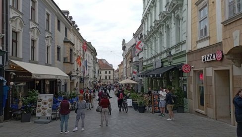 NOVOSTI U SLOVAČKOJ: U Bratislavi samo naslovi novina svedoče da se desio gnusan zločin - u gradu bez policije, sprema se koncert (FOTO)