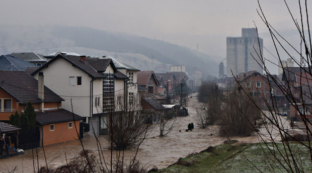 И даље поплављено на стотине кућа док је у 13 општина и даље на снази ванредно стање
