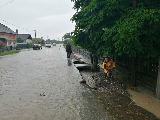 Поплаве оставиле пустош иза себе, напредна неспособна власт НИШТА није урадила после поплава 2014.