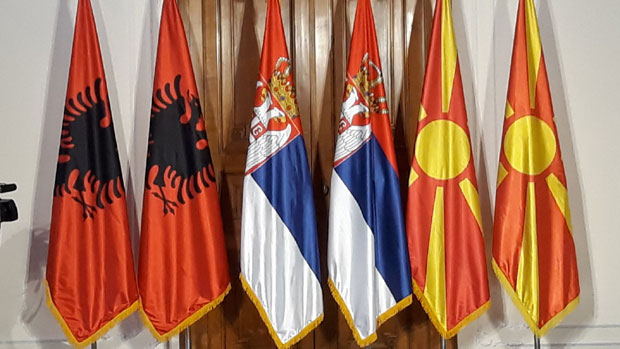 Шиптари ће ускоро без пасоша и икакве контроле моћи да вршљају по Србији