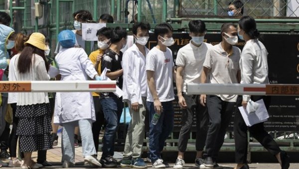 УПОЗОРЕЊЕ ВОДЕЋЕГ ЕПИДЕМИОЛОГА: У Кини могућ пети талас епидемије