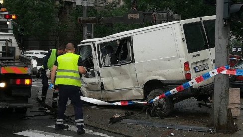 Дете (20) погинуло у саобраћајној несрећи код Владе Србије