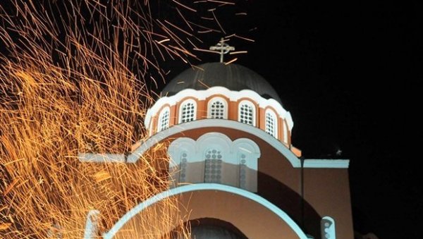 Манастири и храмови претесни да прихвате све вернике: Српска дијаспора прославила Божић у САД и Канади