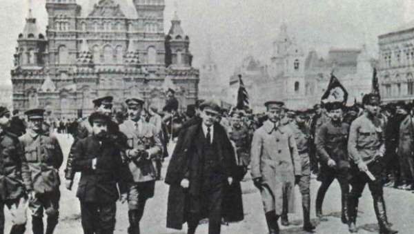 Нова совјетска власт формирала организацију за преврат у тек створеној Краљевини СХС: КП Југославије основана 1918. године у - Москви