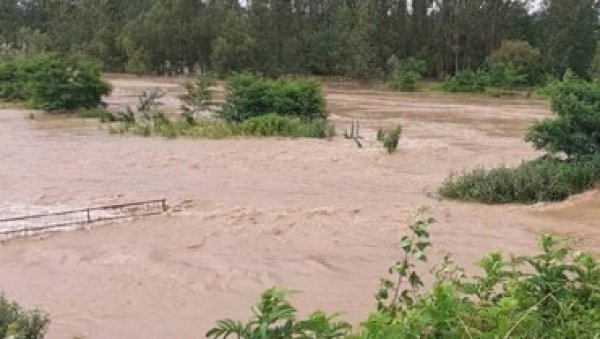 Србији прете поплаве: Излило се неколико река, озбиљан поплавни талас креће се од Осечине ка Лозници, ЖАНДАРМЕРИЈА ПОСЛАТА НА ЛИЦЕ МЕСТА (ФОТО)