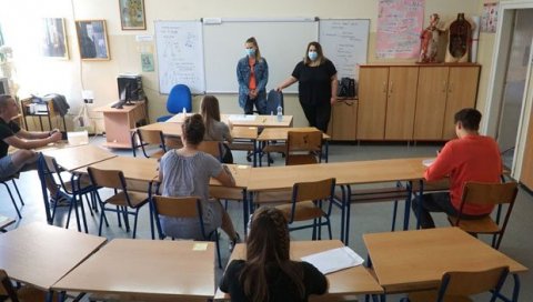КОРОНА У КЛУПАМА: Министар саопштио колико је оболеих  ђака у основним и средњим школама у Србији