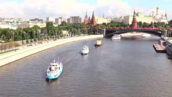 Отварање водног саобраћаја: Парада бродова у Москви (ВИДЕО)