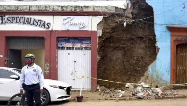 Разоран земљотрес јачине 7,7 степени погодио Мексико: Има жртава, а становништву прете таласи од три метра (ФОТО/ВИДЕО)