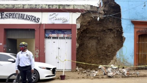 OGLASILA SE SIRENA ZA OPASNOST, GRAĐANI IZAŠLI NA ULICE: Zemljotres od 6,8 Rihtera osetio se i u Meksiko Sitiju