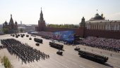 CRVENIM TRGOM PRODEFILOVAĆE 11.000 VOJNIKA: Na poligonu Alabino kod Moskve održana proba vojne parade
