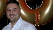 ЈОШ ЈЕДАН МЛАДИ ПЕВАЧ БЕЗ СТРАХА СТАО УЗ ВУЧИЋА: Љуба Перућица једним стихом запалио друштвене мреже