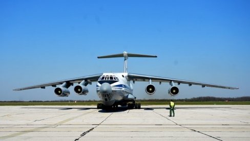 VELIKI NAPAD DRONOVIMA NA VOJNI AERODROM U PSKOVU: Ruska vojska odbila udare, oštećena četiri aviona Il-76 (VIDEO)