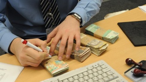 СТИЖЕ ПЛАТА ЗА ТРИ ДАНА: Исплата 18.000 динара у петак