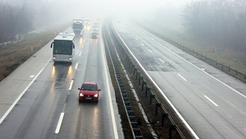 ВОЗАЧИ, БУДИТЕ ОПРЕЗНИ: Због кише која пада у већем делу Србије, услови за вожњу неповољни!