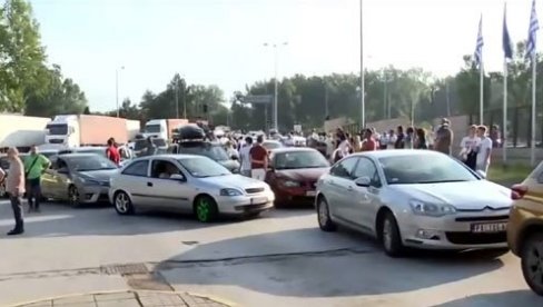 Наши туристи појурили како би ушли у Грчку пре затварања граница, угоститељи са Халкидикија очајни: Без Срба смо пропали