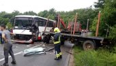 Тежак удес код Бањалуке: Више повређених у судару камиона и аутобуса (ФОТО)